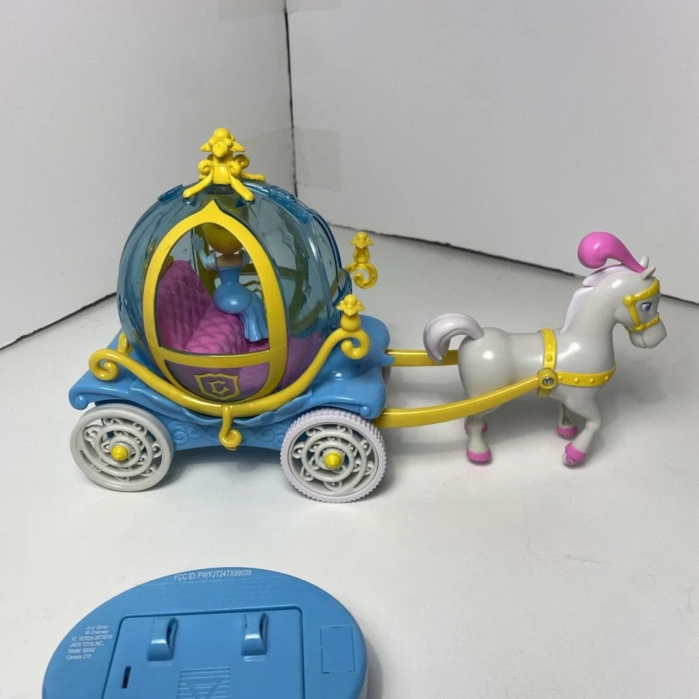 Disney Princess Cinderella Horse Drawn Carriage RC Radio Control Batt‎ Included